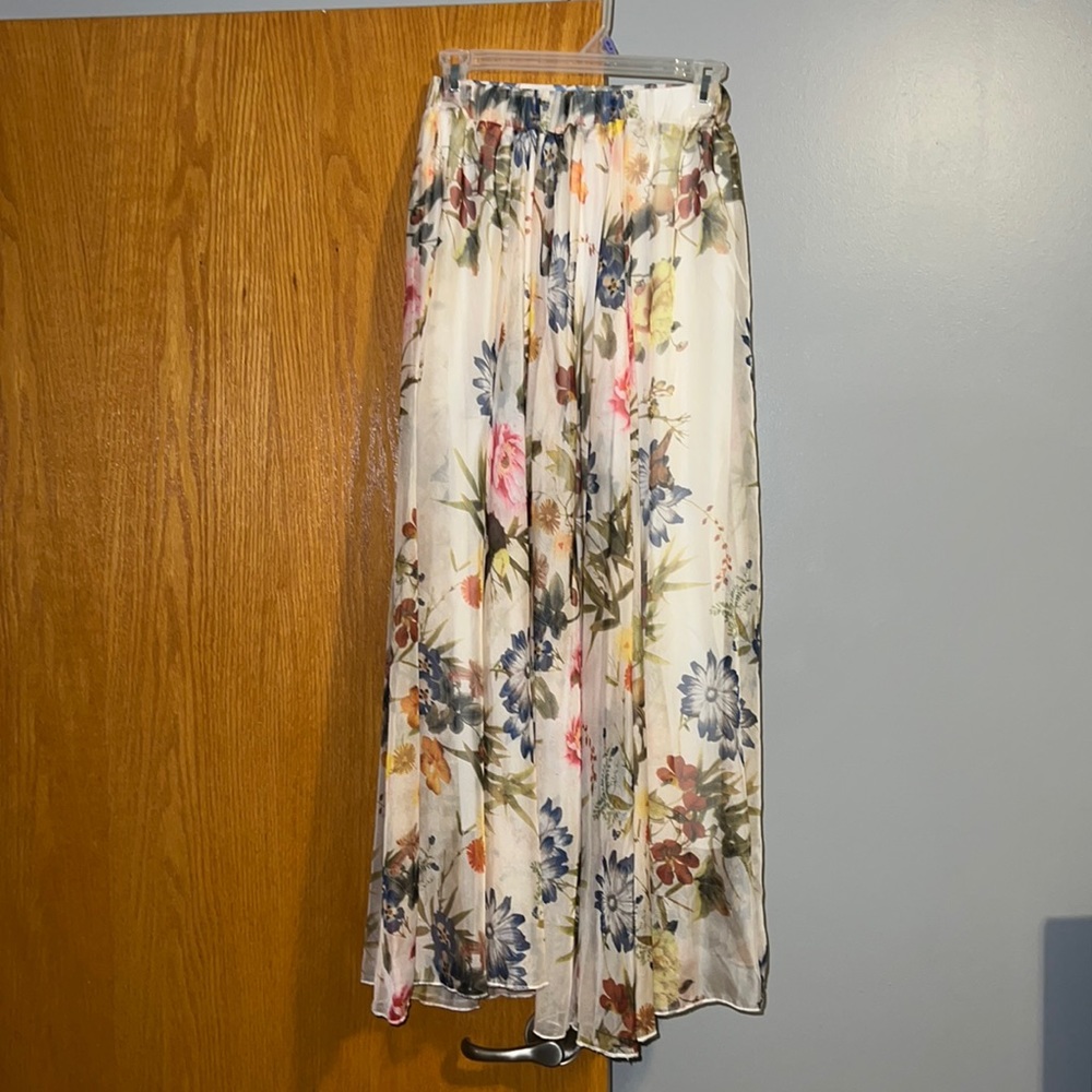 IVORY FLORAL MAX SKIRT